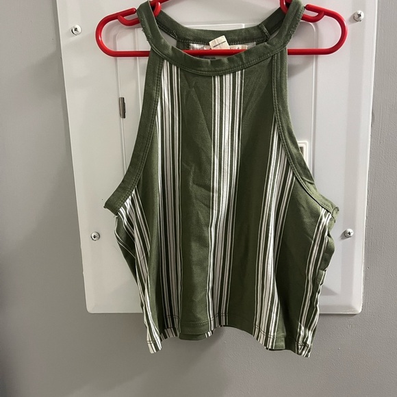 Green Crop Sleeveless Tank Top with Cut Out Design - Picture 1 of 1
